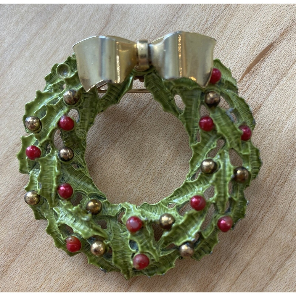 Vintage Green Enamel Christmas Wreath with Gold Tone Bow Pin Brooch